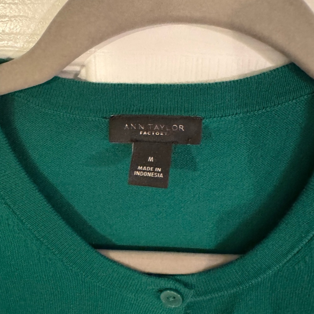 Ann Taylor Factory Green Women's Sweater Size Medium - Picture 2 of 3